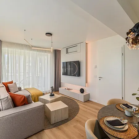 Appartement Nokturna Lyra Coresi Kasper With Parking *