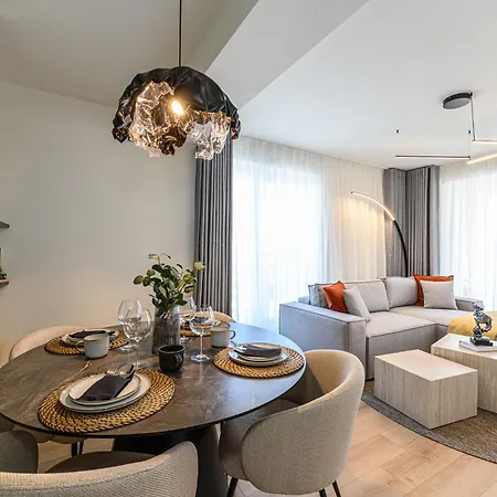 Nokturna Lyra Coresi Kasper With Parking Braşov