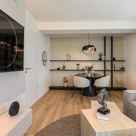 Nokturna Lyra Coresi Kasper With Parking *