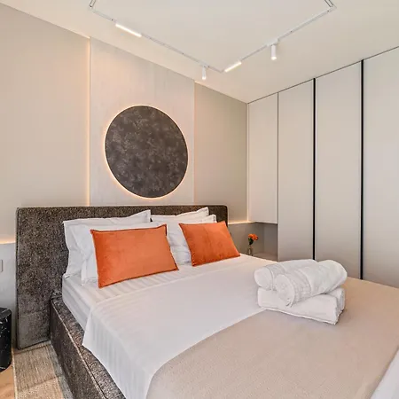 Nokturna Lyra Coresi Kasper With Parking Апартаменти