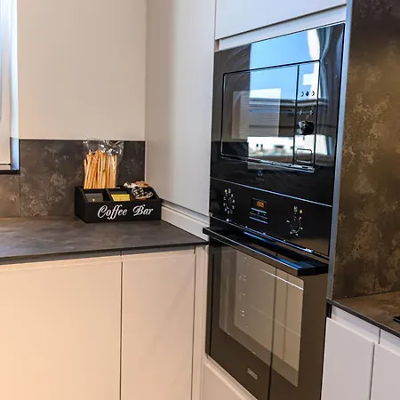 Nokturna Lyra Coresi Kasper With Parking Апартаменти *