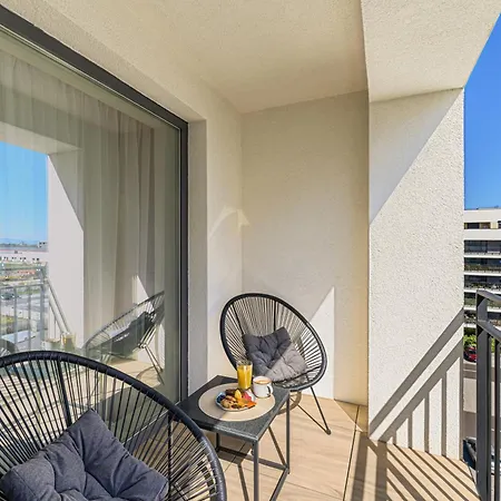 Nokturna Lyra Coresi Kasper With Parking Апартаменти *