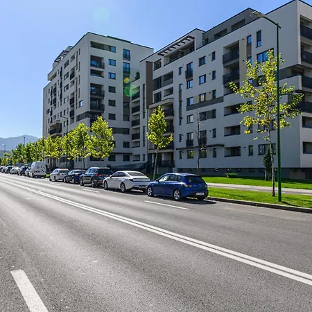 Nokturna Lyra Coresi Kasper With Parking Апартаменти *