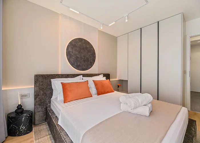 Nokturna Lyra Coresi Kasper With Parking Appartement