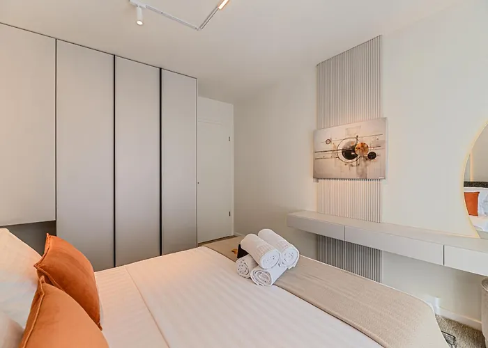 Nokturna Lyra Coresi Kasper With Parking Appartement *