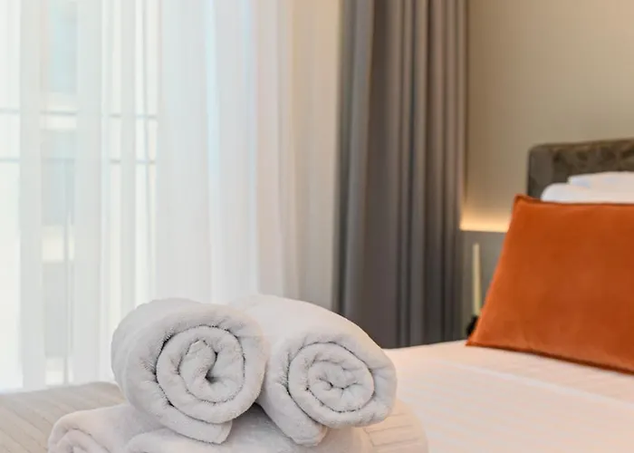 Nokturna Lyra Coresi Kasper With Parking Appartement *