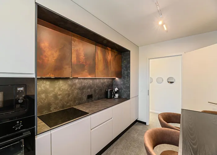 Nokturna Lyra Coresi Kasper With Parking *