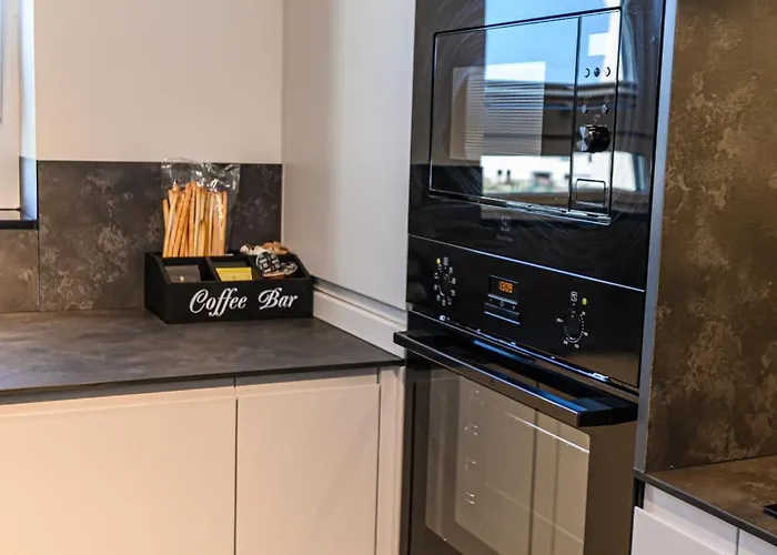 Nokturna Lyra Coresi Kasper With Parking Appartement *