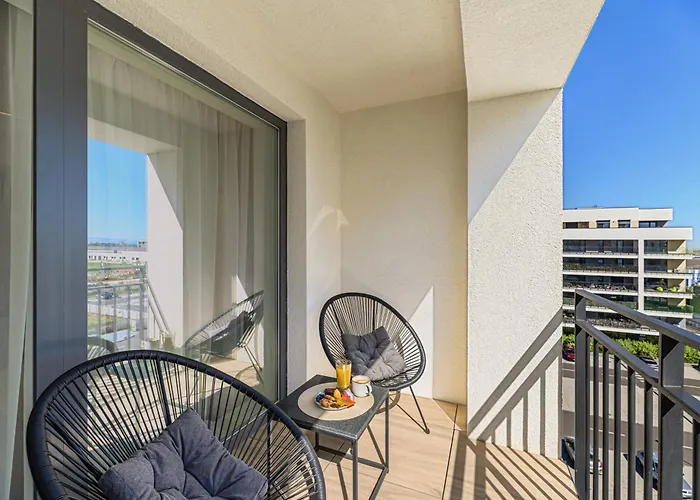 Nokturna Lyra Coresi Kasper With Parking Appartement *